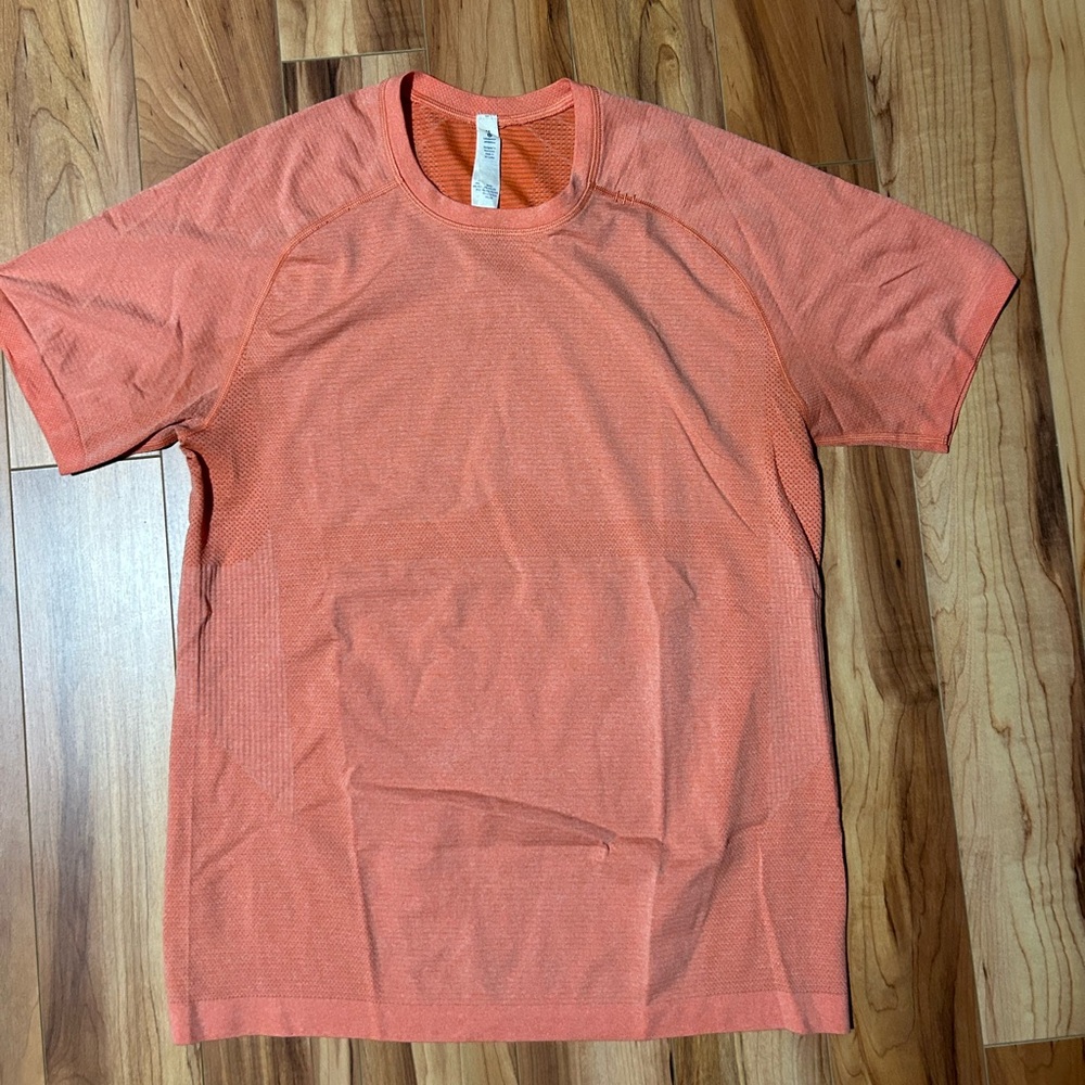 Lululemon T-shirt